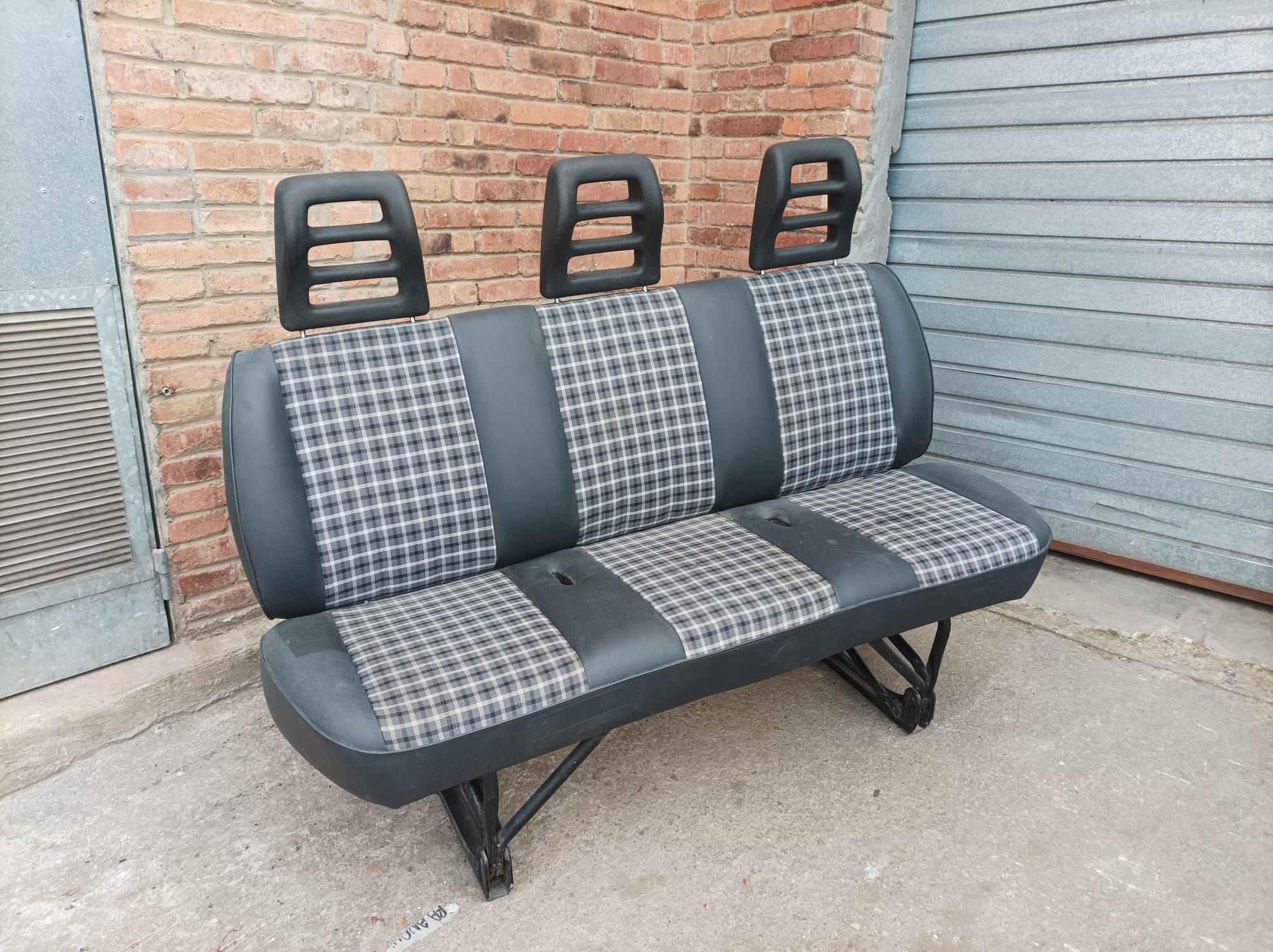 asiento furgoneta trasero piel gris 122x158x48 1u.